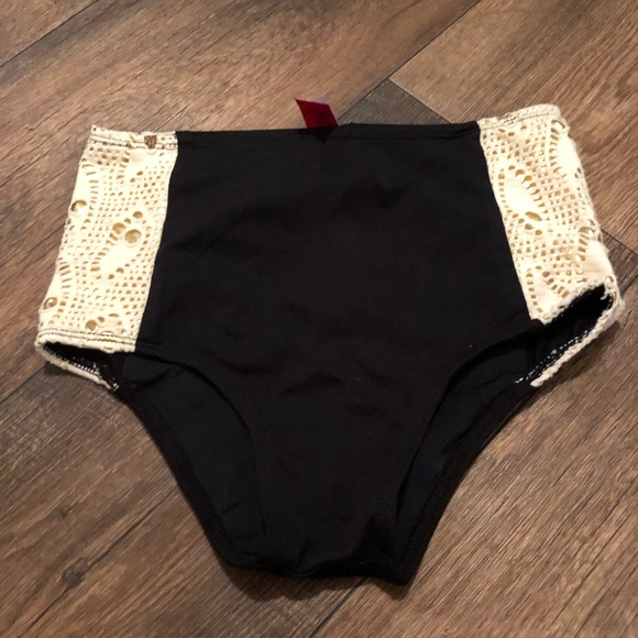 dance bottom! - Picture 1 of 2